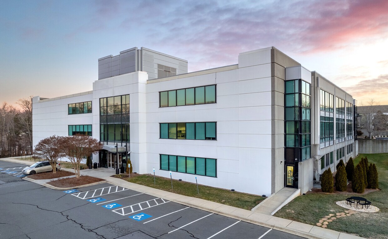 10101 Claude Freeman Dr, Charlotte, NC for lease Building Photo- Image 1 of 10
