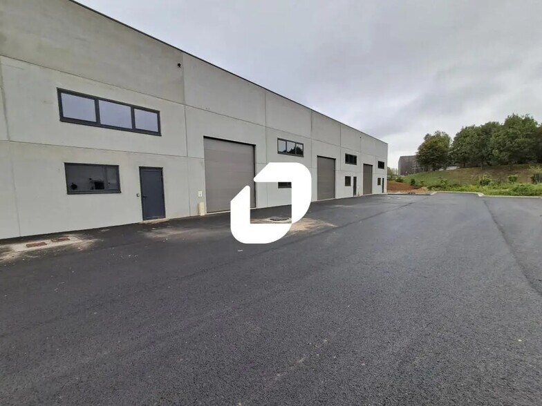 Office in Wattrelos for lease - Building Photo - Image 2 of 7