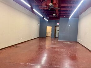 1929-1961 S Bridge St, Yorkville, IL for lease Interior Photo- Image 2 of 7