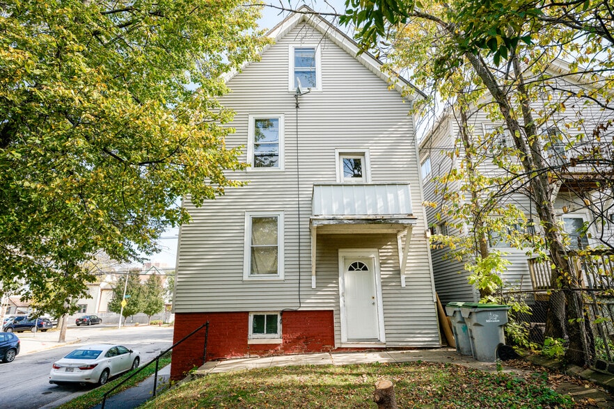 1825 N Astor St, Milwaukee, WI for sale - Building Photo - Image 3 of 28