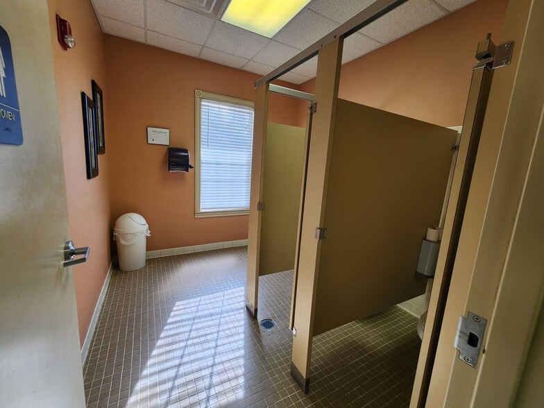 57 Martin Luther King Dr, Reynolds, GA à louer - Photo intérieure - Image 3 de 20