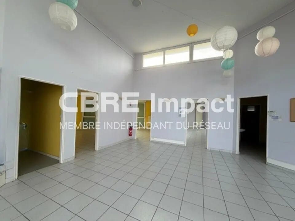 Retail in Saint-Apollinaire for lease Interior Photo- Image 1 of 7