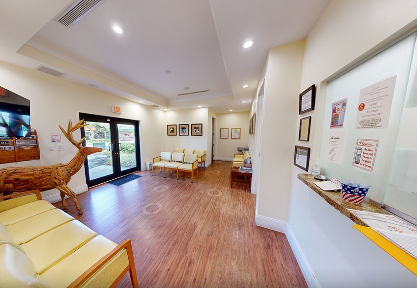 1821 NE 25th St, Lighthouse Point, FL for sale - Matterport 3D Scan - Image 2 of 6