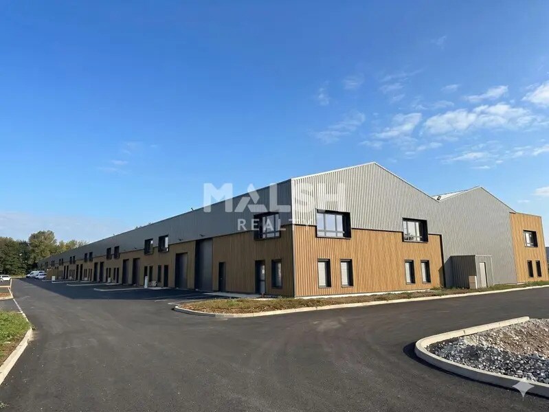 Flex in Bourgoin-Jallieu for lease Building Photo- Image 1 of 3