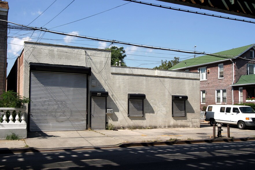 2402 McDonald Ave, Brooklyn, NY à vendre - Photo du bâtiment - Image 2 de 4