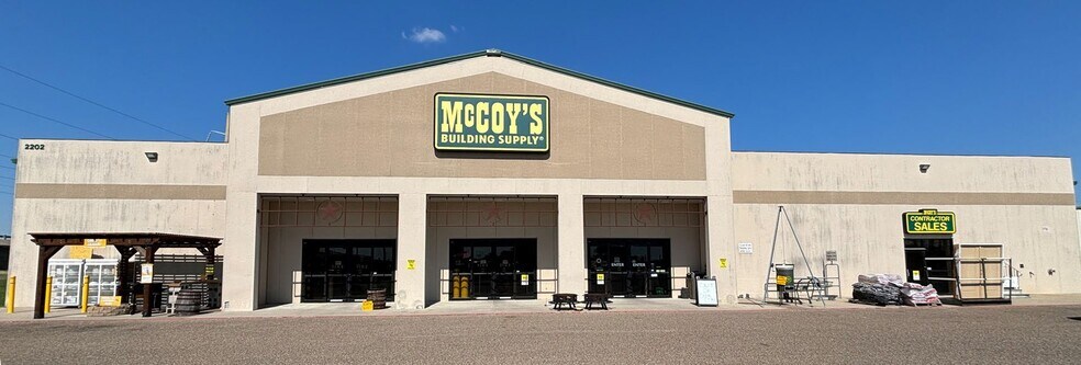 2202 E Carlos Truan Blvd, Kingsville, TX à vendre - Photo du bâtiment - Image 1 de 6