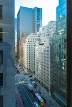 119-121 W 57th St, New York, NY à louer Photo intérieure- Image 2 de 7