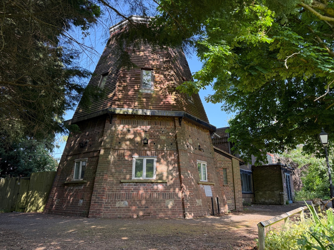 London Rd, Lowfield Heath for lease Building Photo- Image 1 of 12