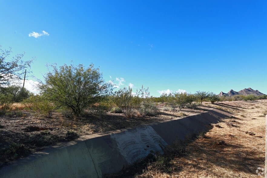 2011 W Irvington Rd, Tucson, AZ à vendre - Photo principale - Image 1 de 4