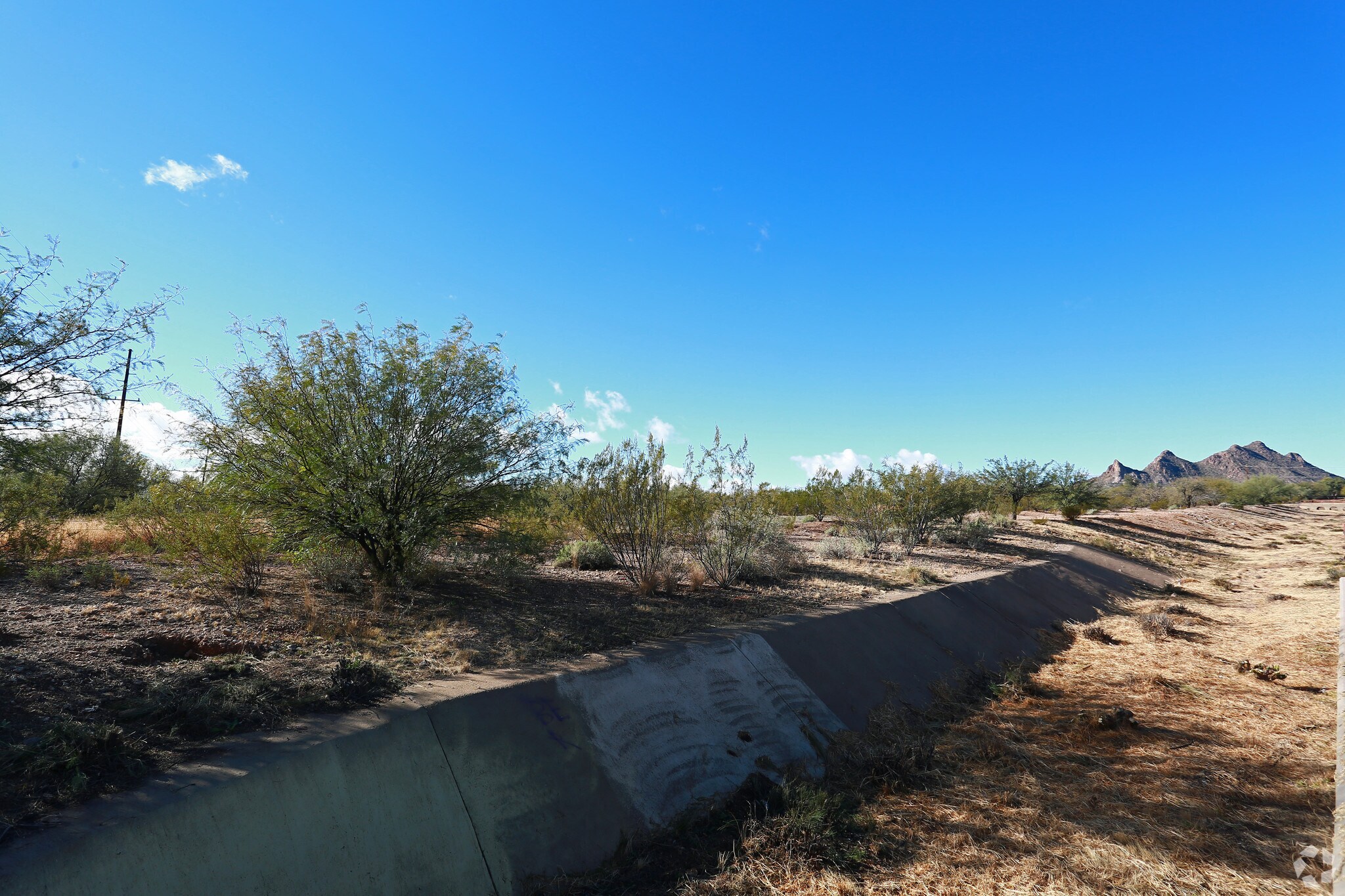 2011 W Irvington Rd, Tucson, AZ à vendre Photo principale- Image 1 de 5