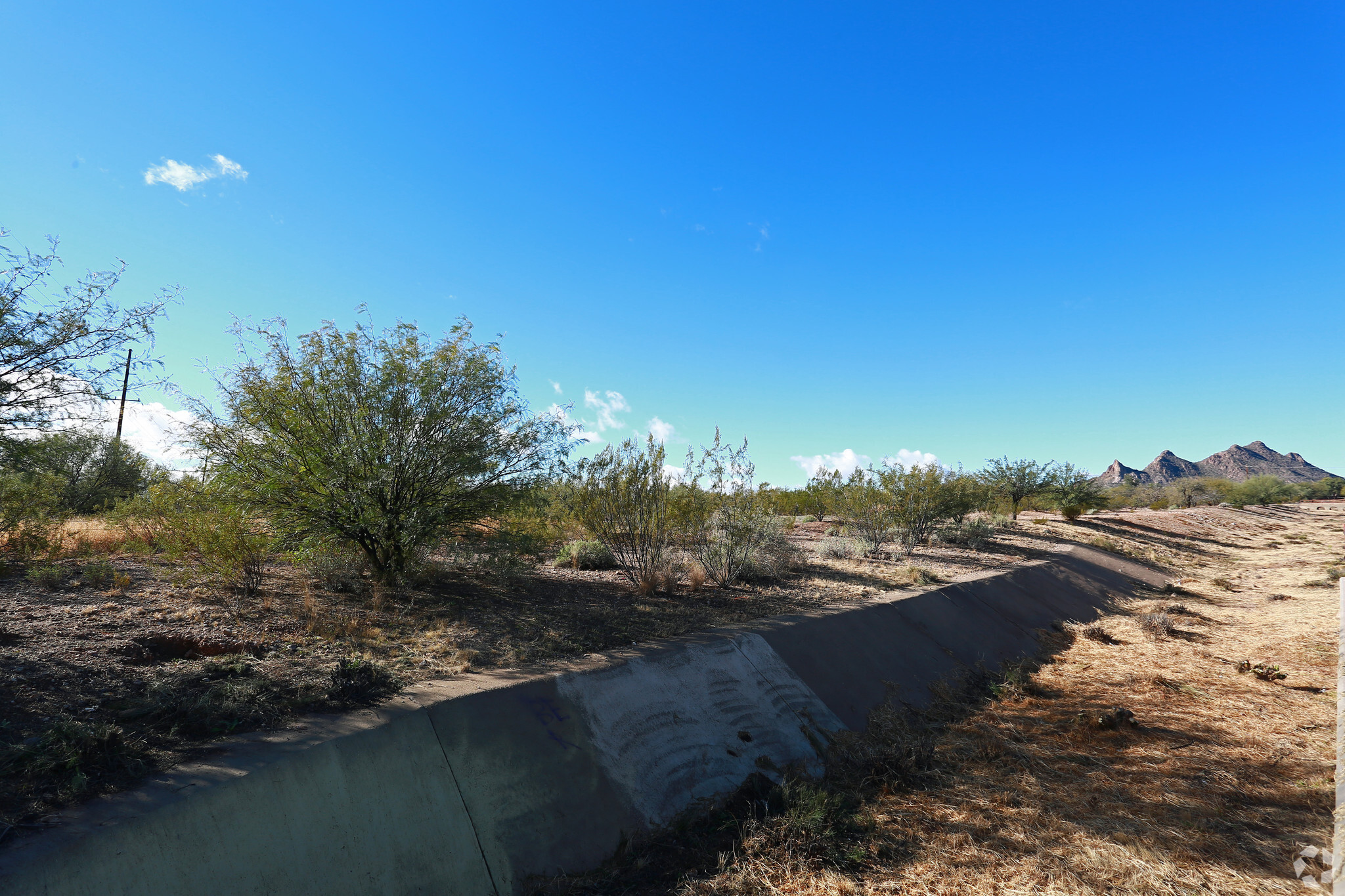 2011 W Irvington Rd, Tucson, AZ for sale Primary Photo- Image 1 of 5