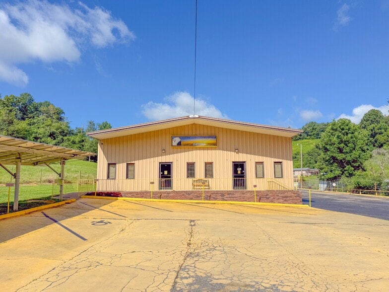 2335 Columbia Hwy, Pulaski, TN à vendre - Photo du bâtiment - Image 2 de 48