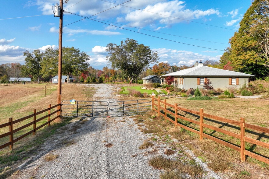 5662 Cemetery Rd, Lula, GA for lease - Building Photo - Image 3 of 29