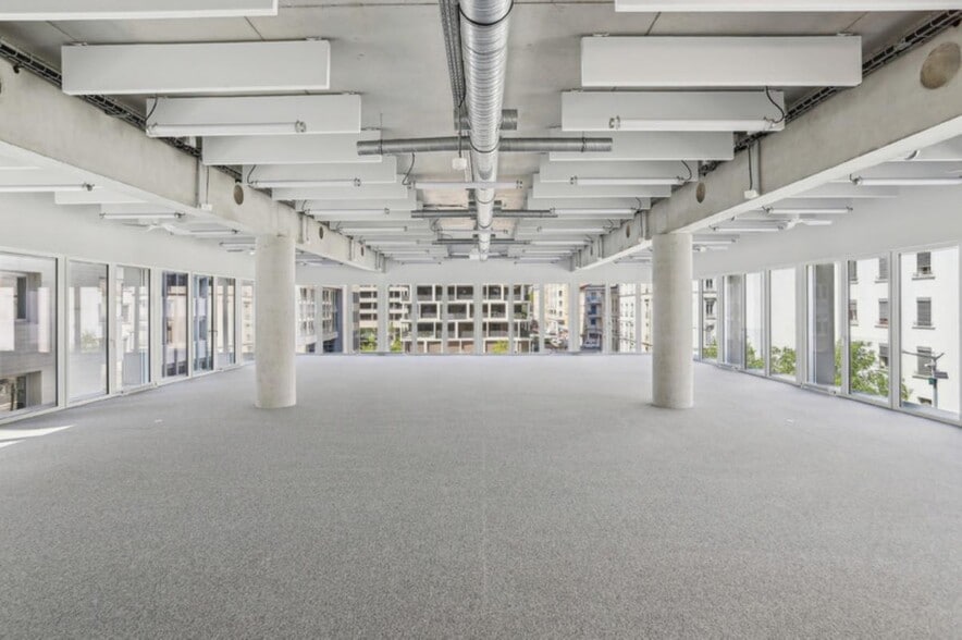 Office in Lyon for sale - Building Photo - Image 1 of 8