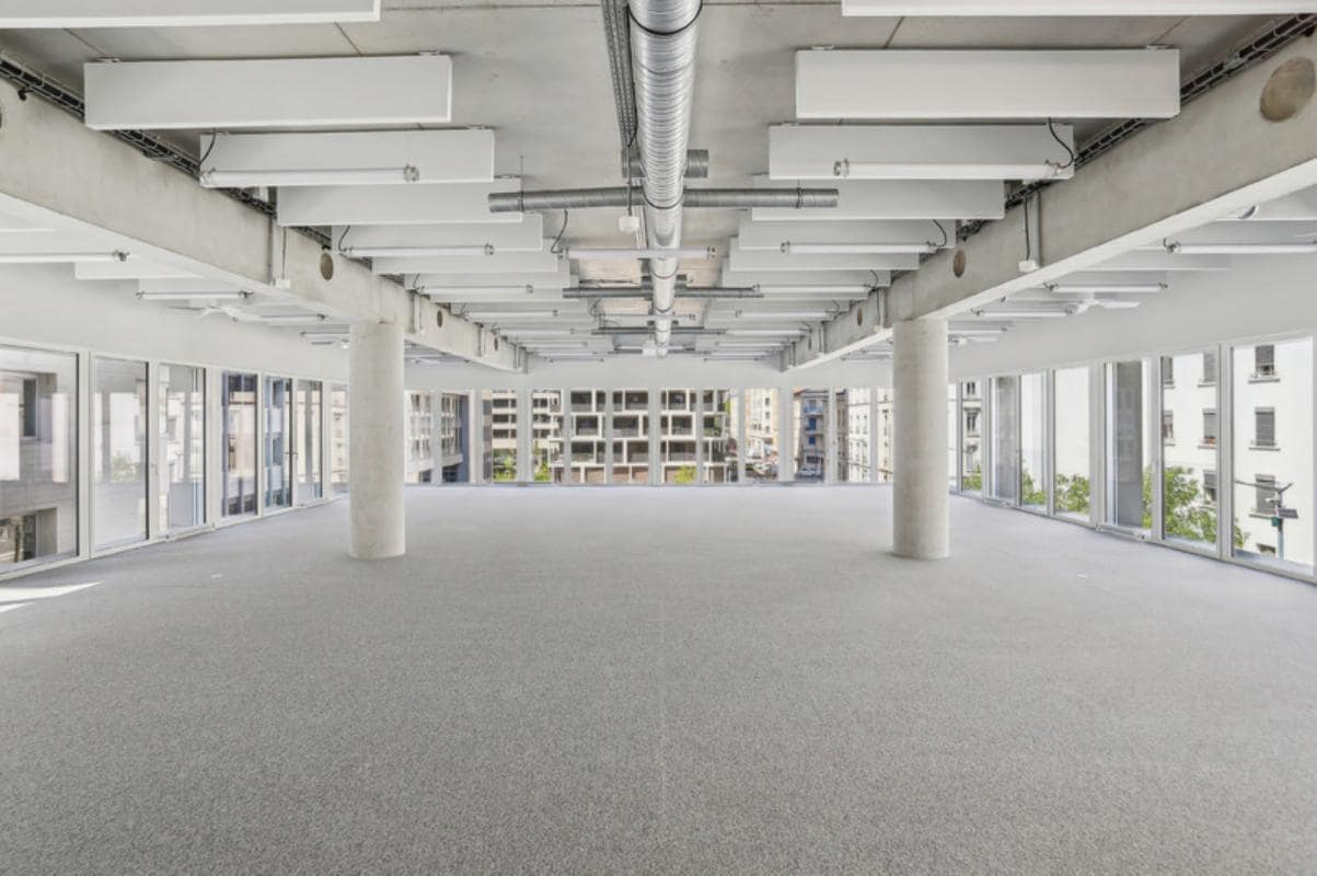 Office in Lyon for sale Building Photo- Image 1 of 9