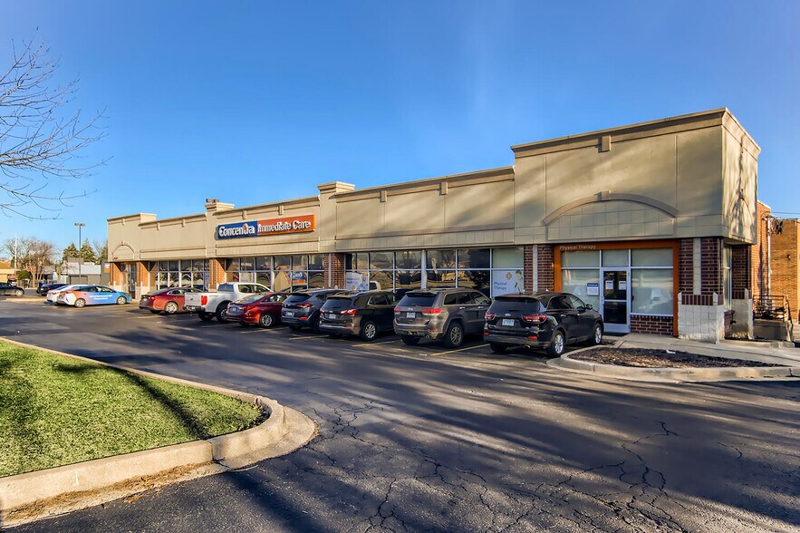 7409-7415 Cass Ave, Darien, IL for sale - Building Photo - Image 3 of 8