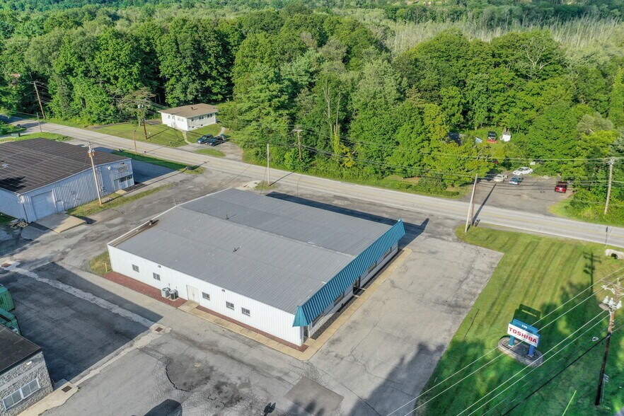 230 N Plank Rd, Newburgh, NY à vendre - Photo du bâtiment - Image 2 de 10