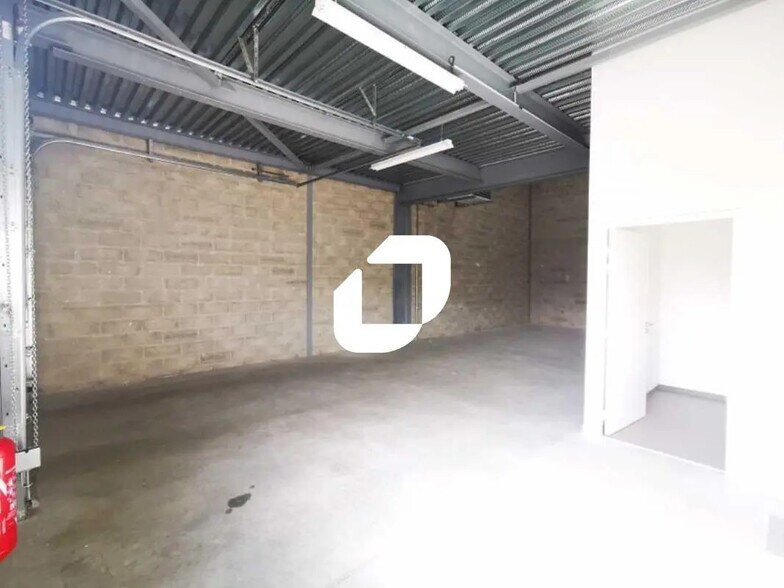 Flex in Bussy-Saint-Martin for lease - Interior Photo - Image 3 of 5