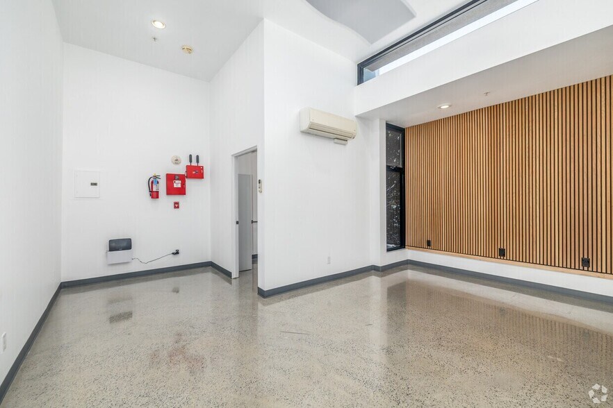 627 Aviation Way, Manhattan Beach, CA à louer - Photo du bâtiment - Image 2 de 27