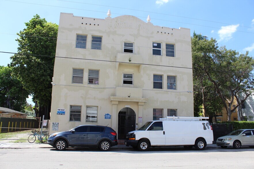 1050 NW 2nd St, Miami, FL for sale - Building Photo - Image 1 of 10