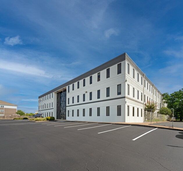 1200 E Anderson Ln, Austin, TX à vendre - Photo du bâtiment - Image 2 de 8