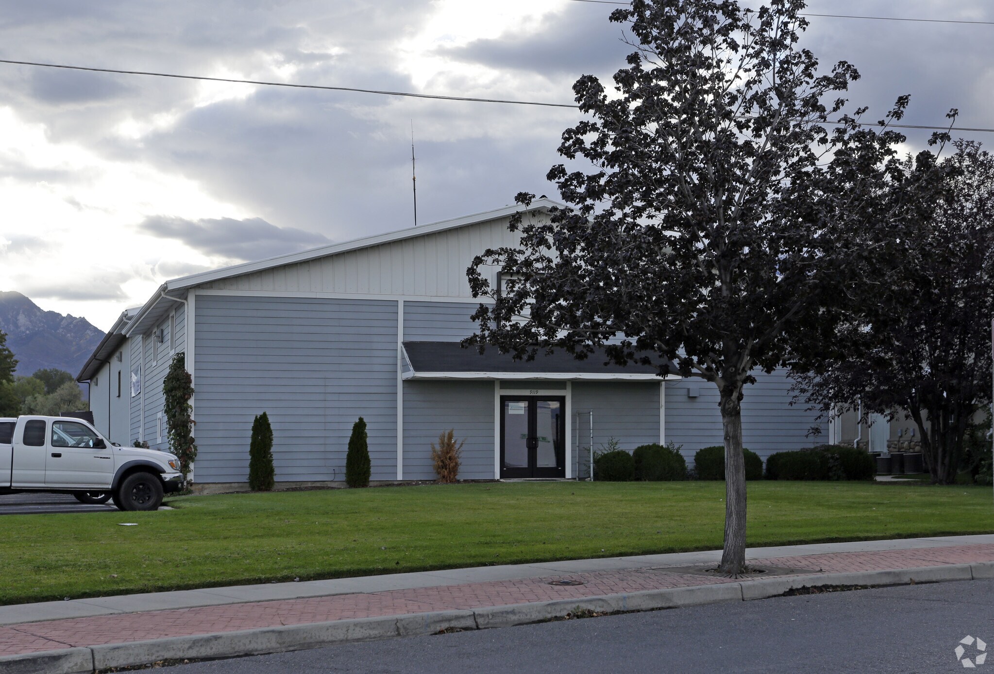 9119 S Monroe Plaza Way, Sandy, UT à louer Photo principale- Image 1 de 6