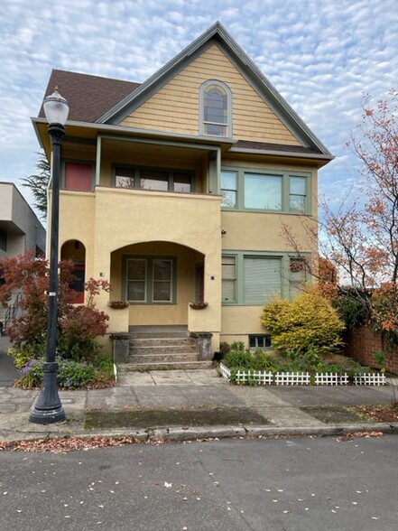 17-19 SW Gibbs St, Portland, OR for lease - Primary Photo - Image 1 of 7