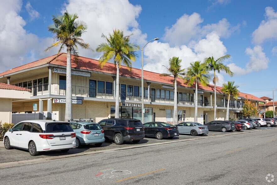 10900-10956 Los Alamitos Blvd, Los Alamitos, CA à louer - Photo du bâtiment - Image 2 de 6