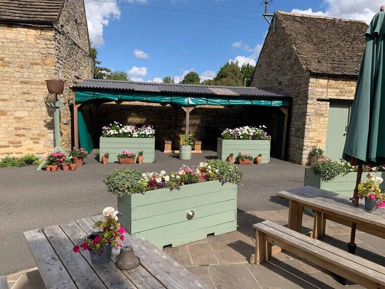 1 Pinfold Ln, Empingham à vendre - Photo du bâtiment - Image 2 de 10