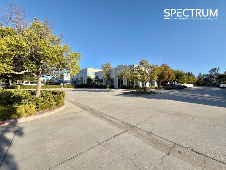 27951 Smyth Dr, Valencia, CA for sale - Building Photo - Image 2 of 15