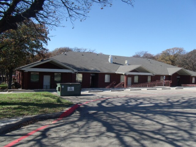 5151 Treepoint Dr, Arlington, TX à vendre Photo du bâtiment- Image 1 de 3