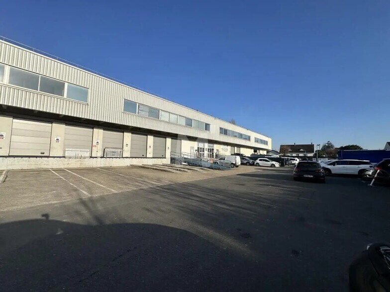 Bureau dans Morangis à louer - Photo du bâtiment - Image 2 de 9