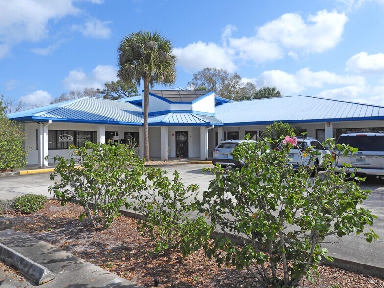 2061 Palm Bay Rd NE, Palm Bay, FL à louer - Photo du bâtiment - Image 1 de 8