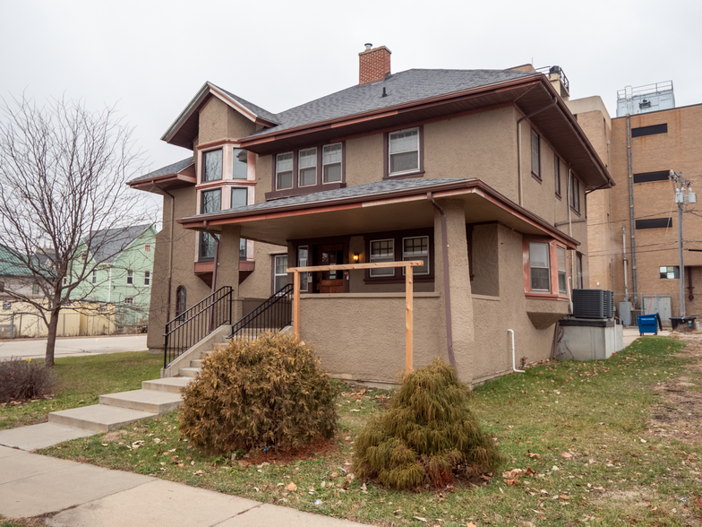616 4th Ave SE, Cedar Rapids, IA à louer - Photo du bâtiment - Image 2 de 21