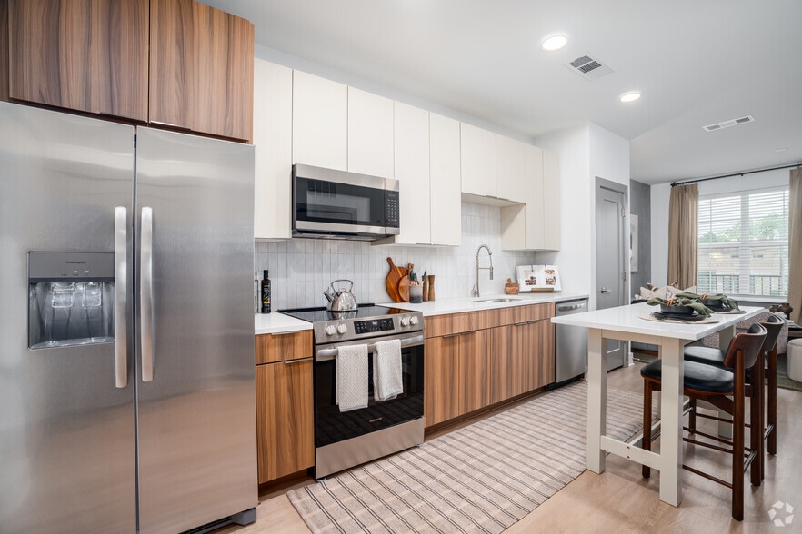 3558 Elm St, Atlanta, GA for lease - Interior Photo - Image 3 of 68