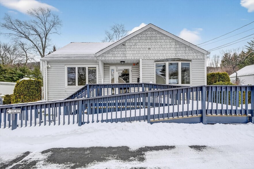 75 Ramapo Rd, Garnerville, NY à louer - Photo du bâtiment - Image 2 de 69