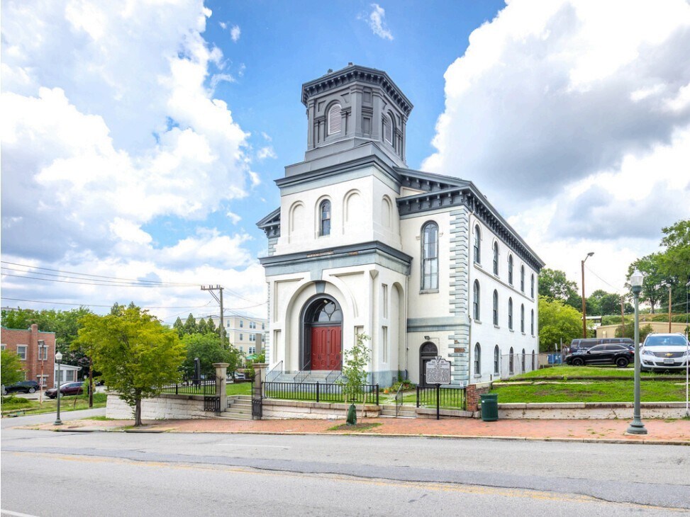 2000 E Broad St, Richmond, VA à vendre Photo principale- Image 1 de 15