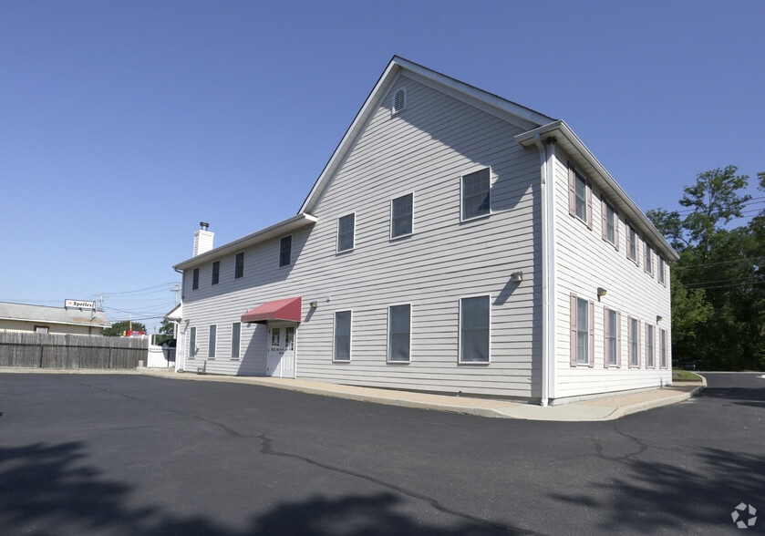 1360 Montauk Hwy, Mastic, NY à louer - Photo du bâtiment - Image 3 de 56