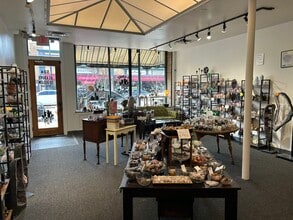 518-534 N Milwaukee Ave, Libertyville, IL for lease Interior Photo- Image 1 of 3