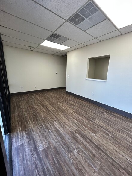 5720 Roseville Rd, Sacramento, CA à louer - Photo du bâtiment - Image 3 de 9