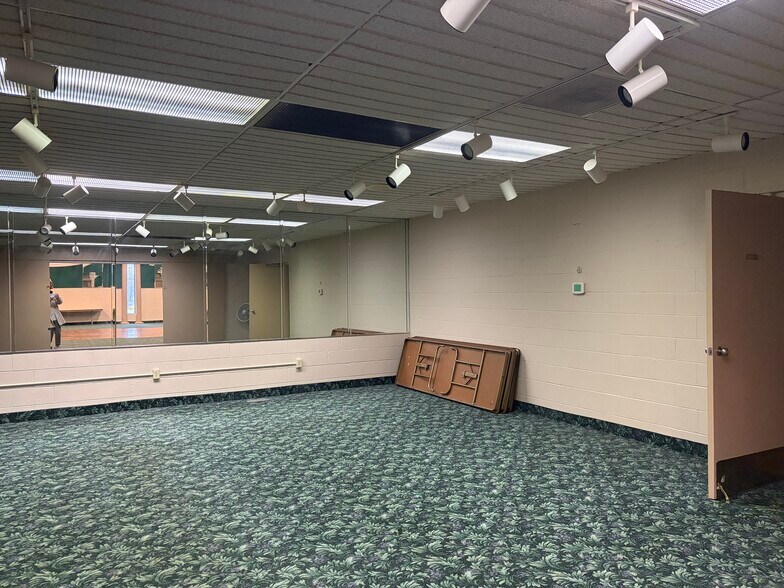 2326 N Monroe St, Monroe, MI for lease - Primary Photo - Image 1 of 8