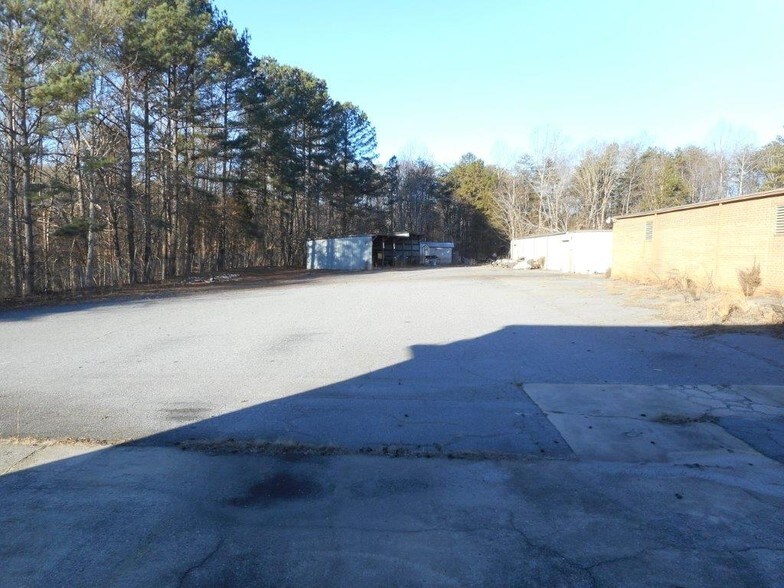 2860 Nathan St, Newton, NC à vendre - Photo du bâtiment - Image 2 de 11