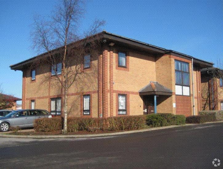 Moorfield Close, Yeadon for lease Primary Photo- Image 1 of 3