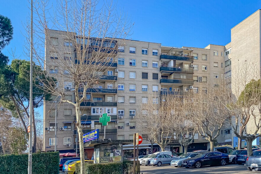 Calle Sierra de Alcubierre, 12, Alcorcón, Madrid à vendre - Photo du bâtiment - Image 2 de 2