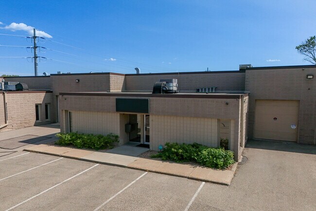 Plus de détails pour 7479-7491 Cahill Rd, Edina, MN - Industriel à vendre