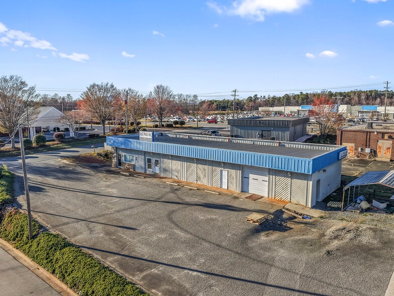 111 Angela Dr, King, NC for sale - Building Photo - Image 2 of 25