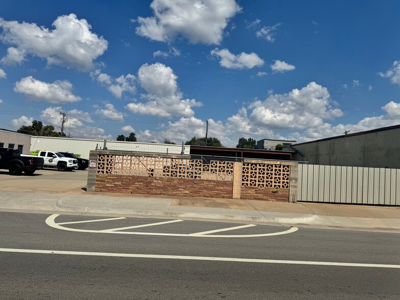 1627 W Main St, Oklahoma City, OK for lease - Building Photo - Image 3 of 6