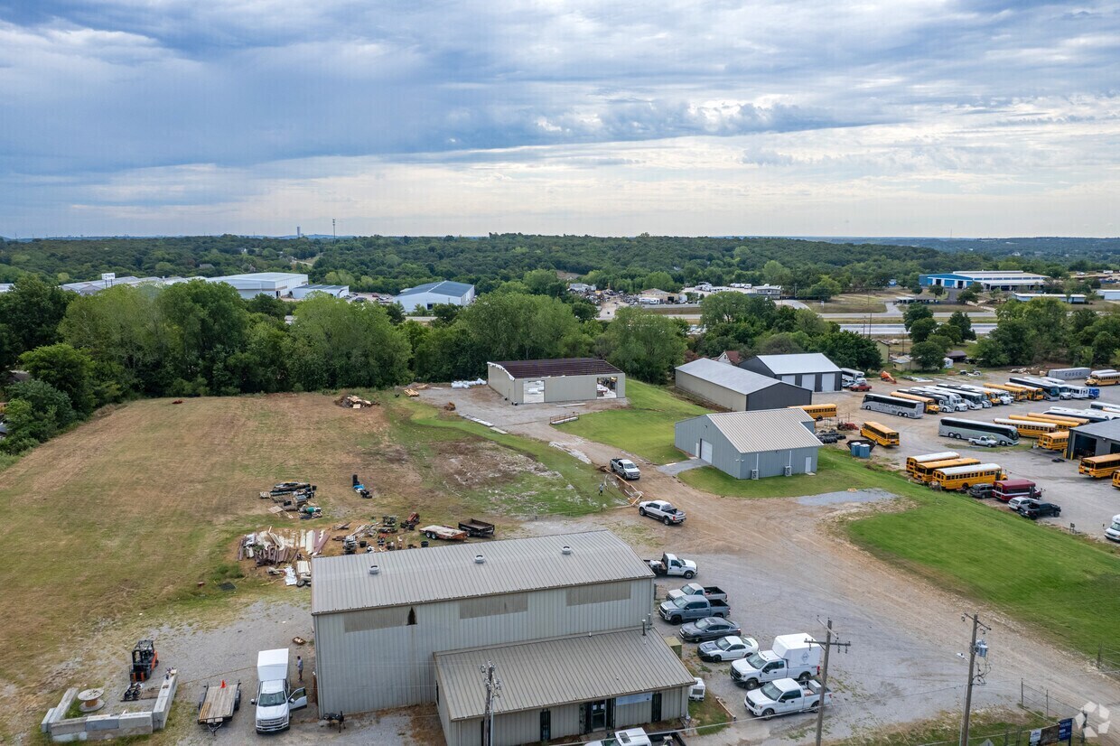Regency Dr portefeuille de 4 propriétés à vendre sur LoopNet.ca Photo du bâtiment- Image 1 de 3