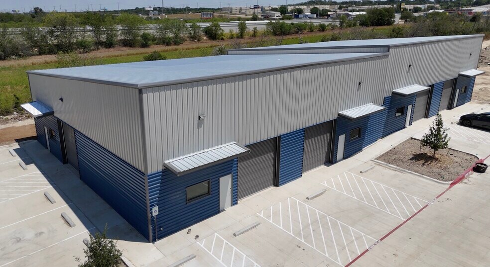 18735 Interstate 35 N, Schertz, TX à louer - Photo du bâtiment - Image 2 de 4