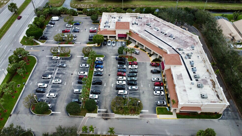 12040 Jog Rd, Boynton Beach, FL à louer - Photo du bâtiment - Image 3 de 3